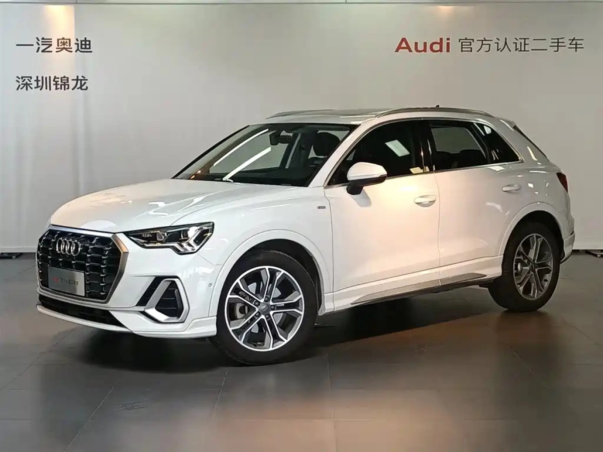 AUDI Q3  2021