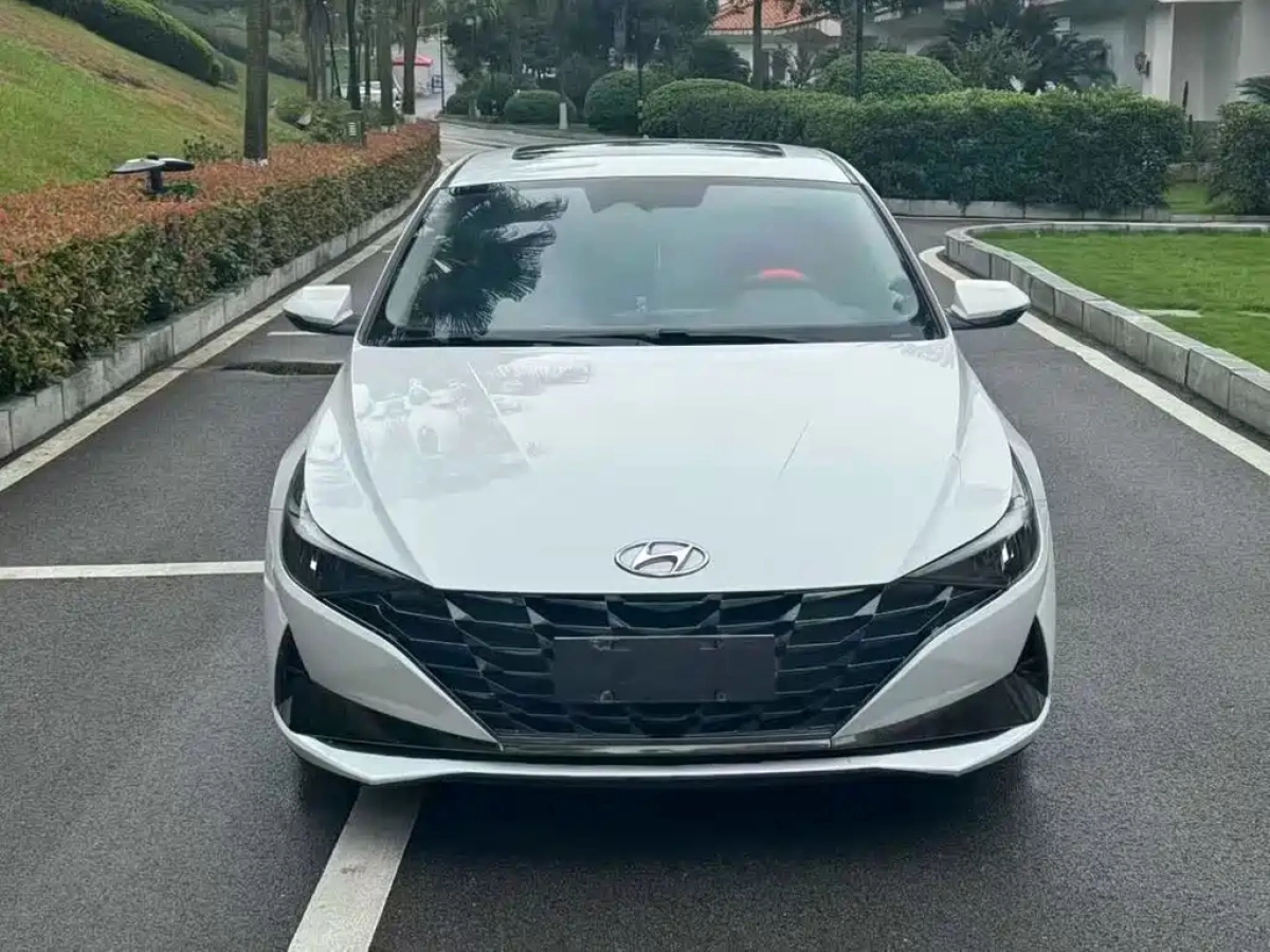 HYUNDAI ELANTRA