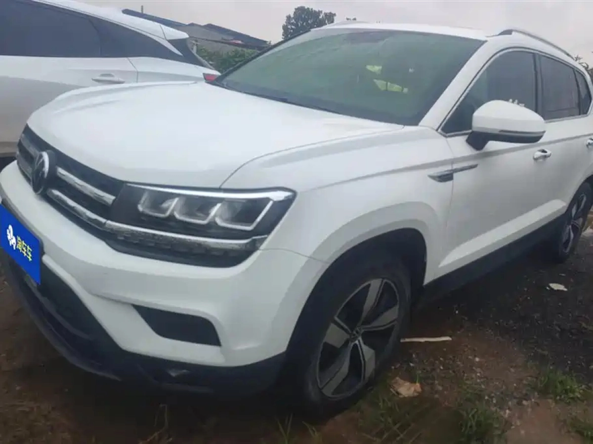 VOLKSWAGEN THARU  2021