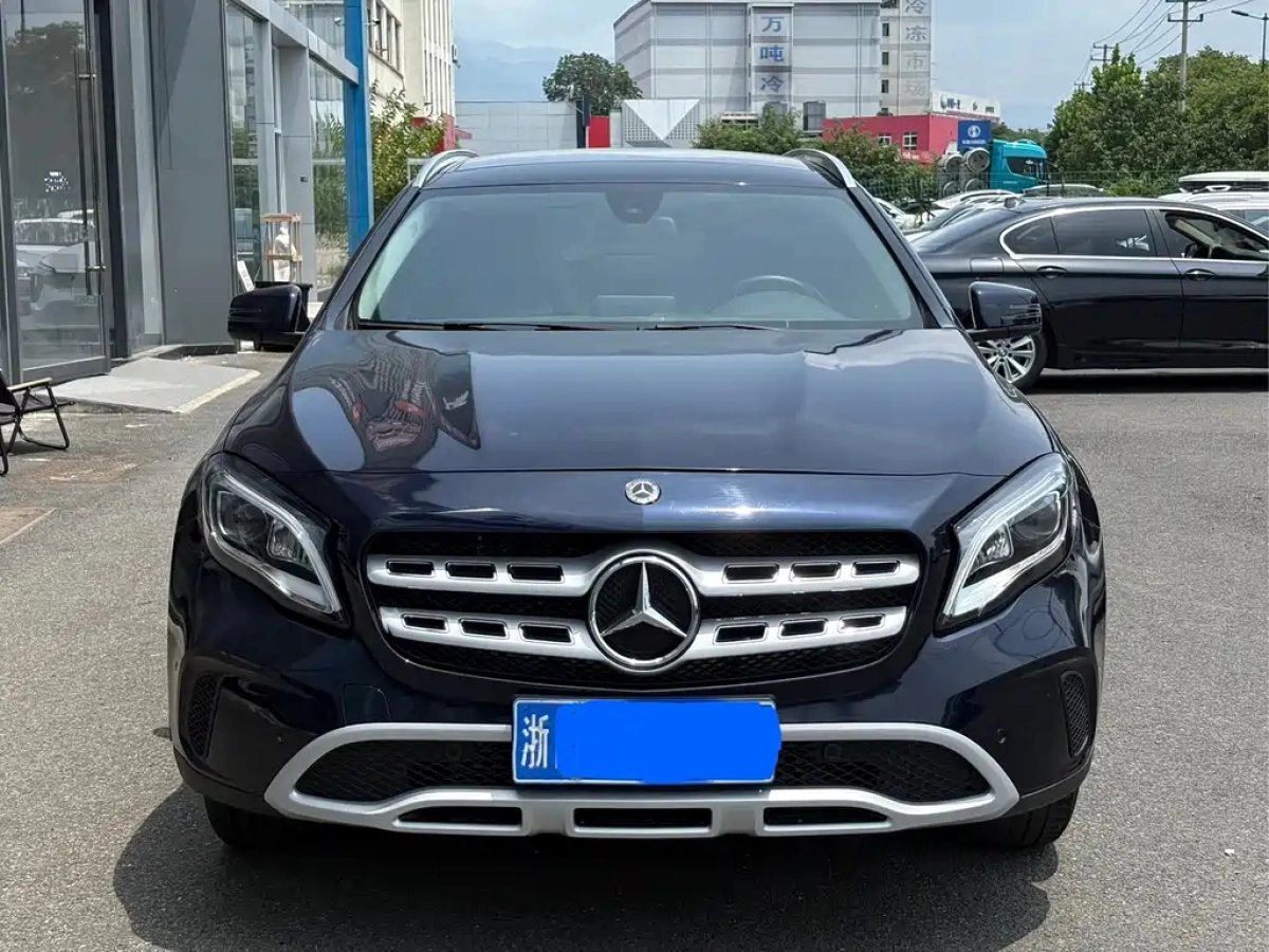 MERCEDES BENZ GLA