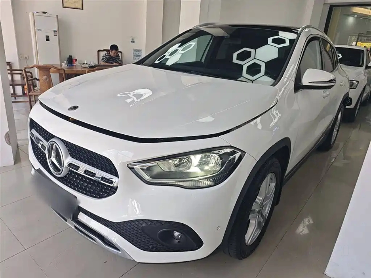 MERCEDES BENZ GLA  2021