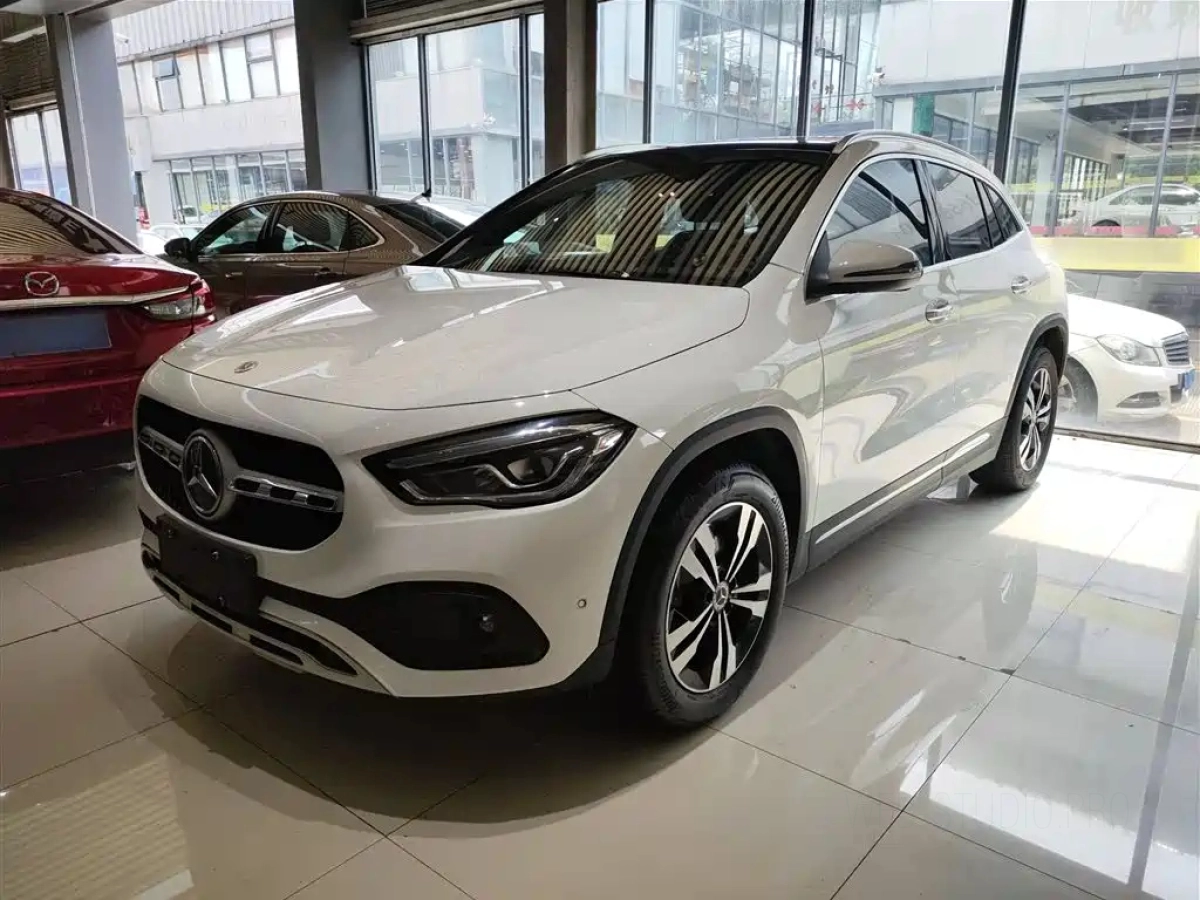 MERCEDES BENZ GLA  2021