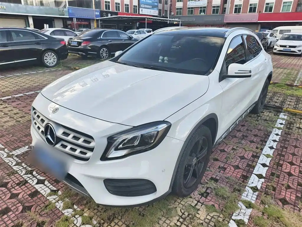 MERCEDES BENZ GLA  2019