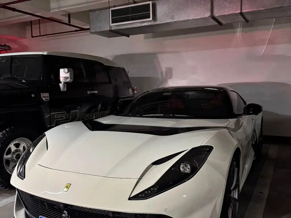 FERRARI 812  2023