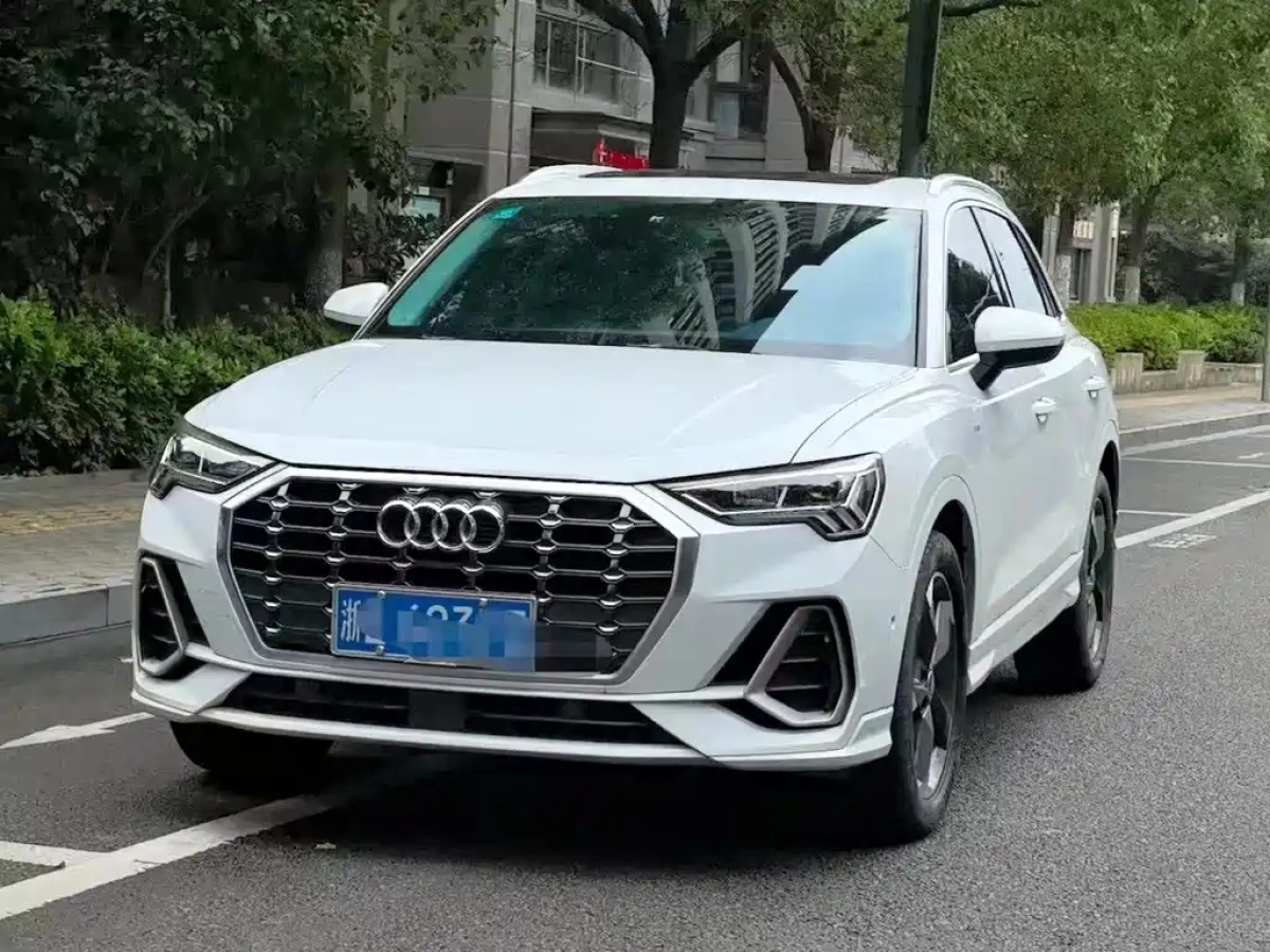 AUDI Q3  2022
