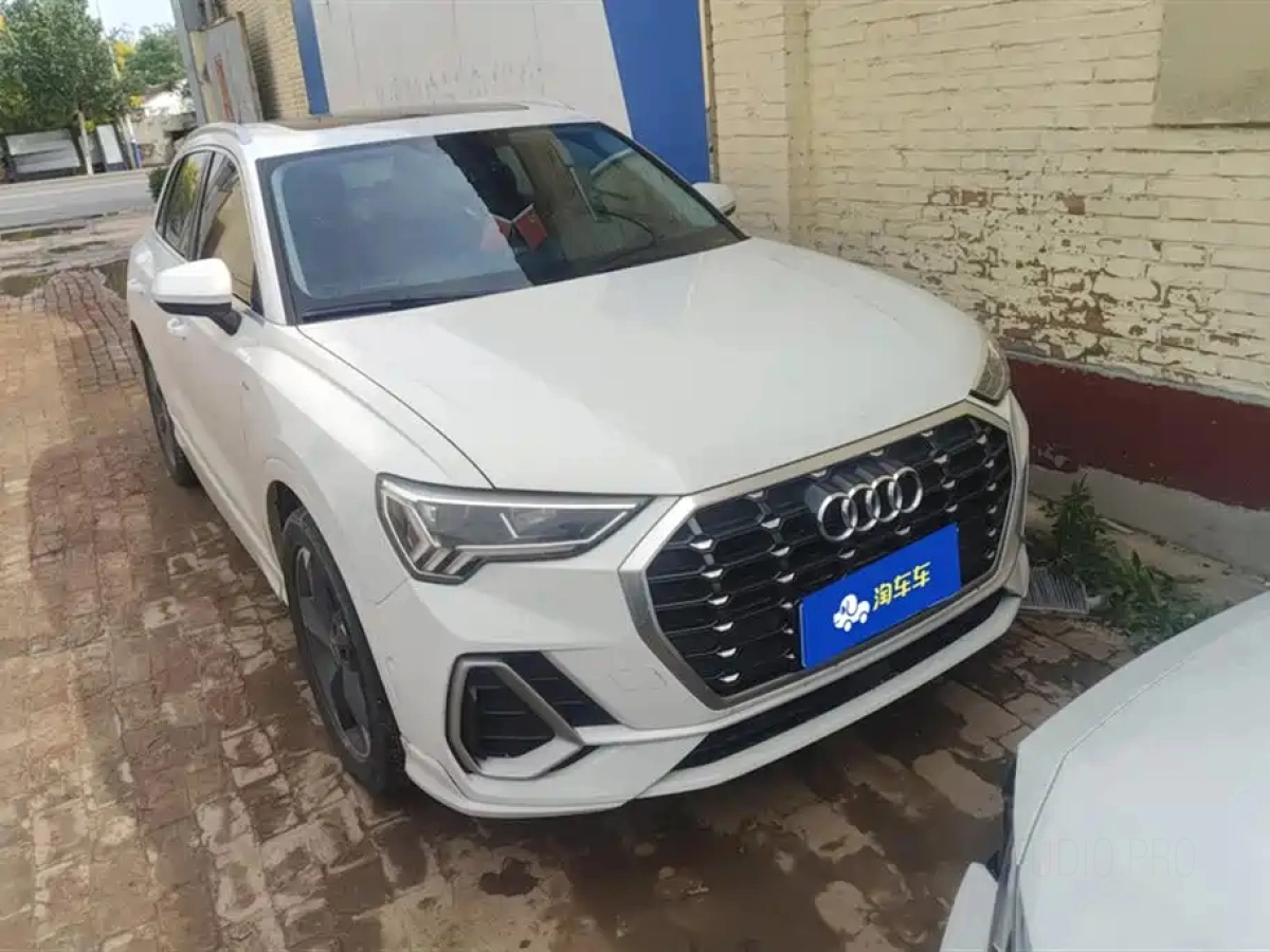 AUDI Q3  2022