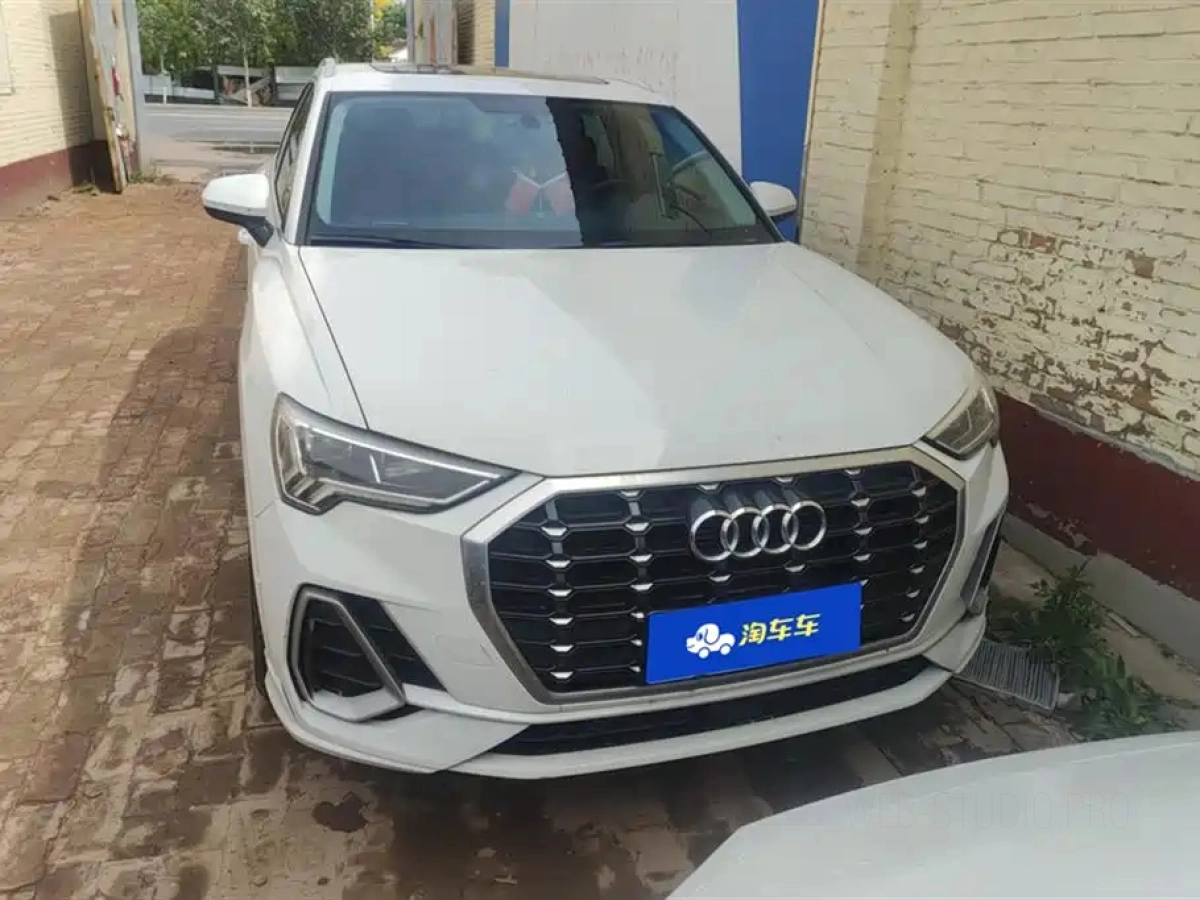 AUDI Q3