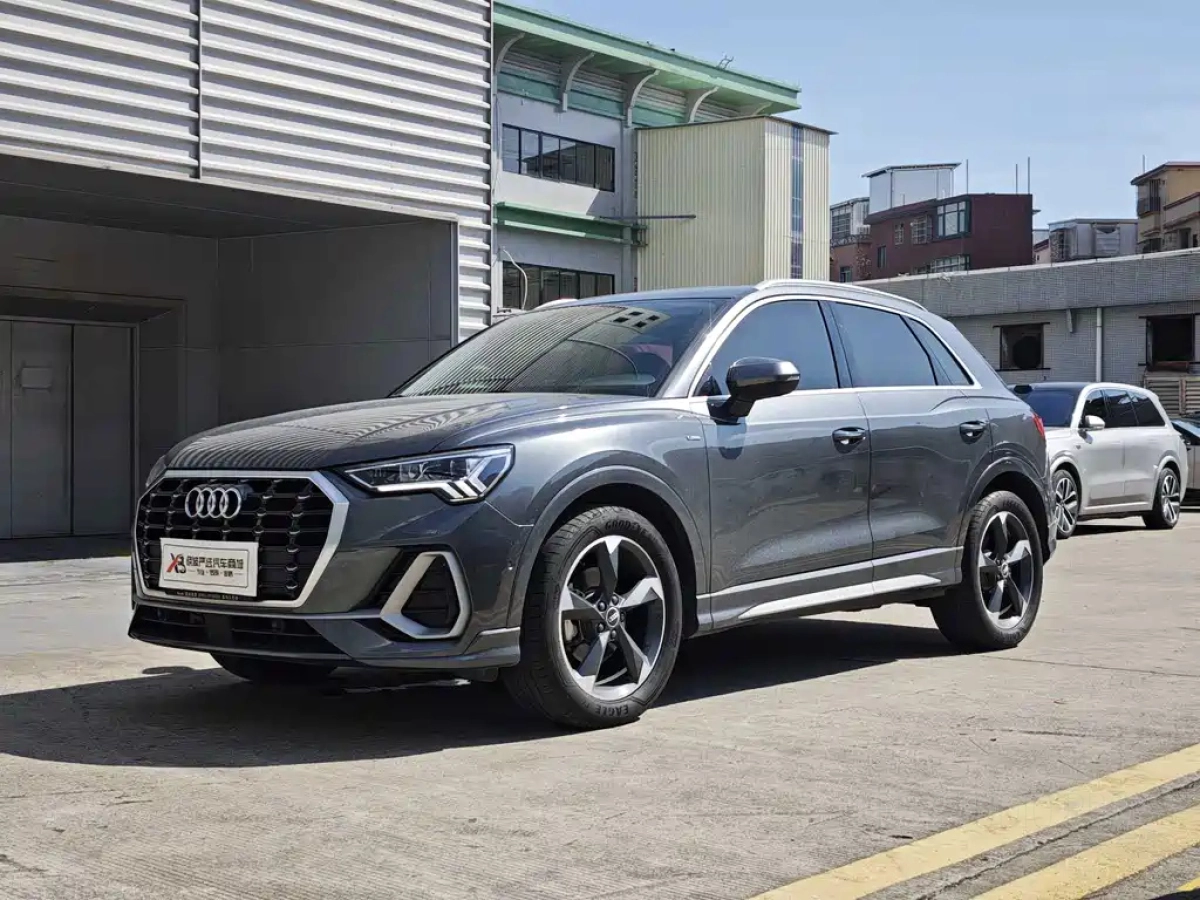 AUDI Q3  2022