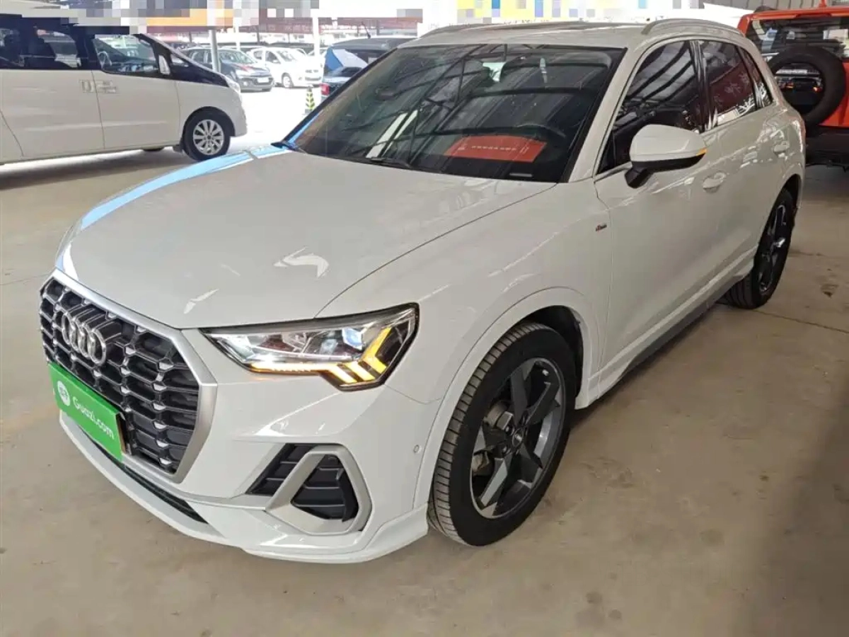 AUDI Q3  2021