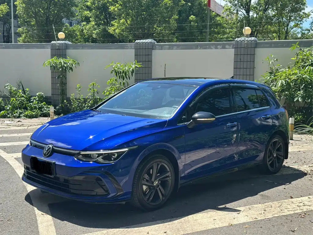 VOLKSWAGEN GOLF  2021