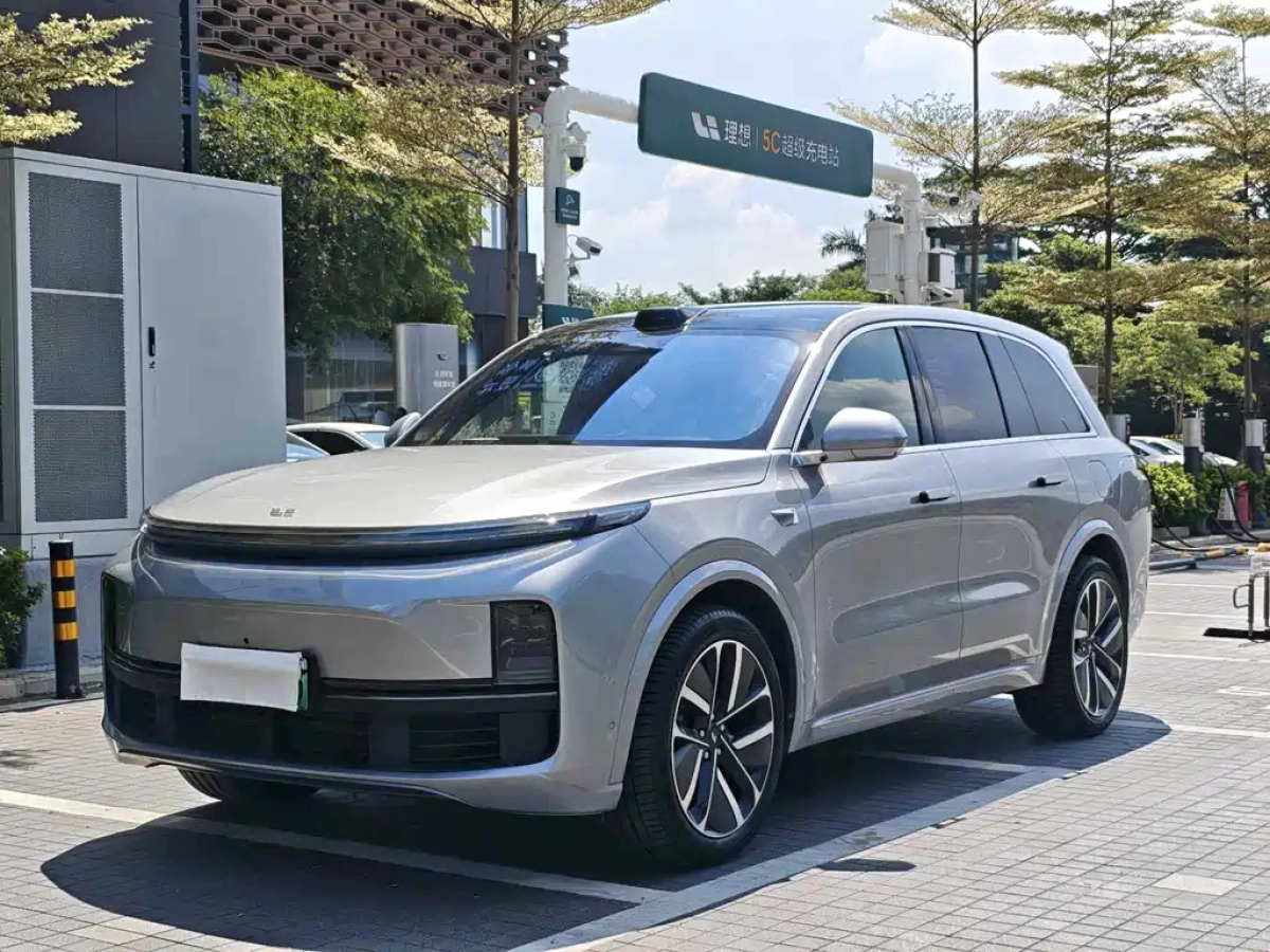 LI AUTO L8  2024