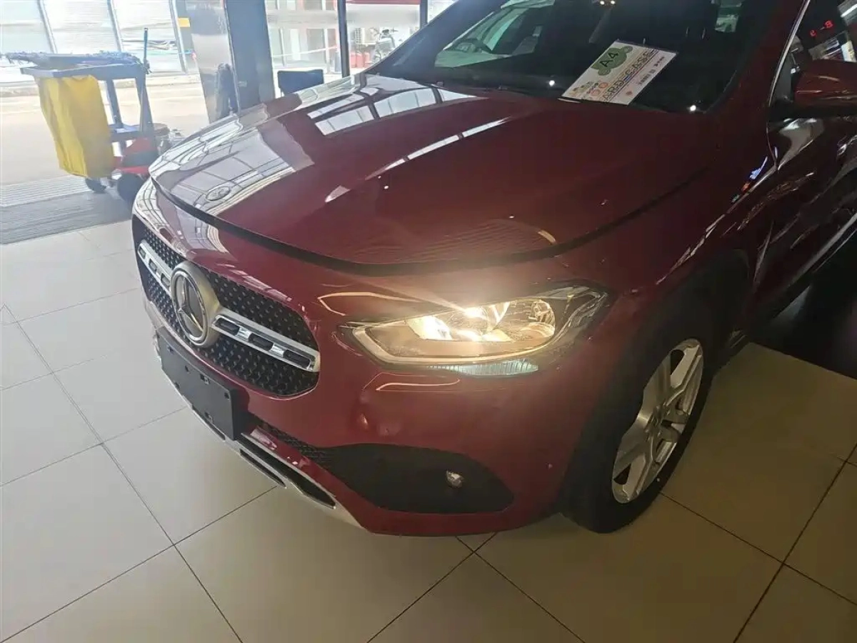 MERCEDES BENZ GLA  2021