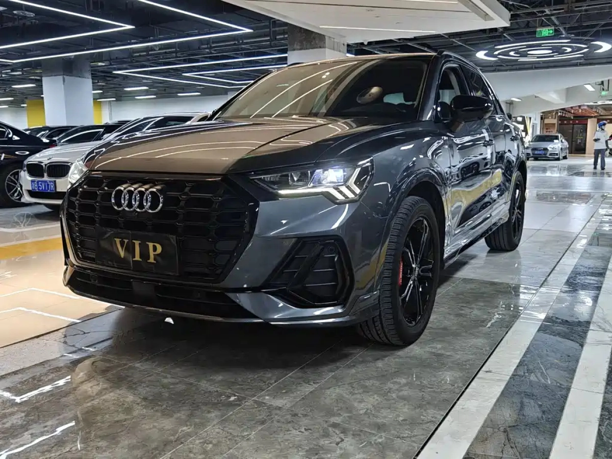 AUDI Q3  2020