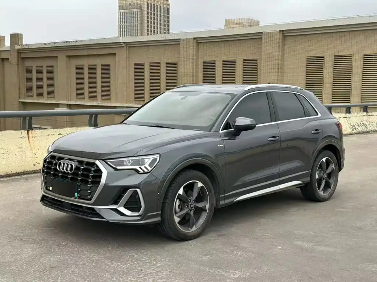AUDI Q3  2021