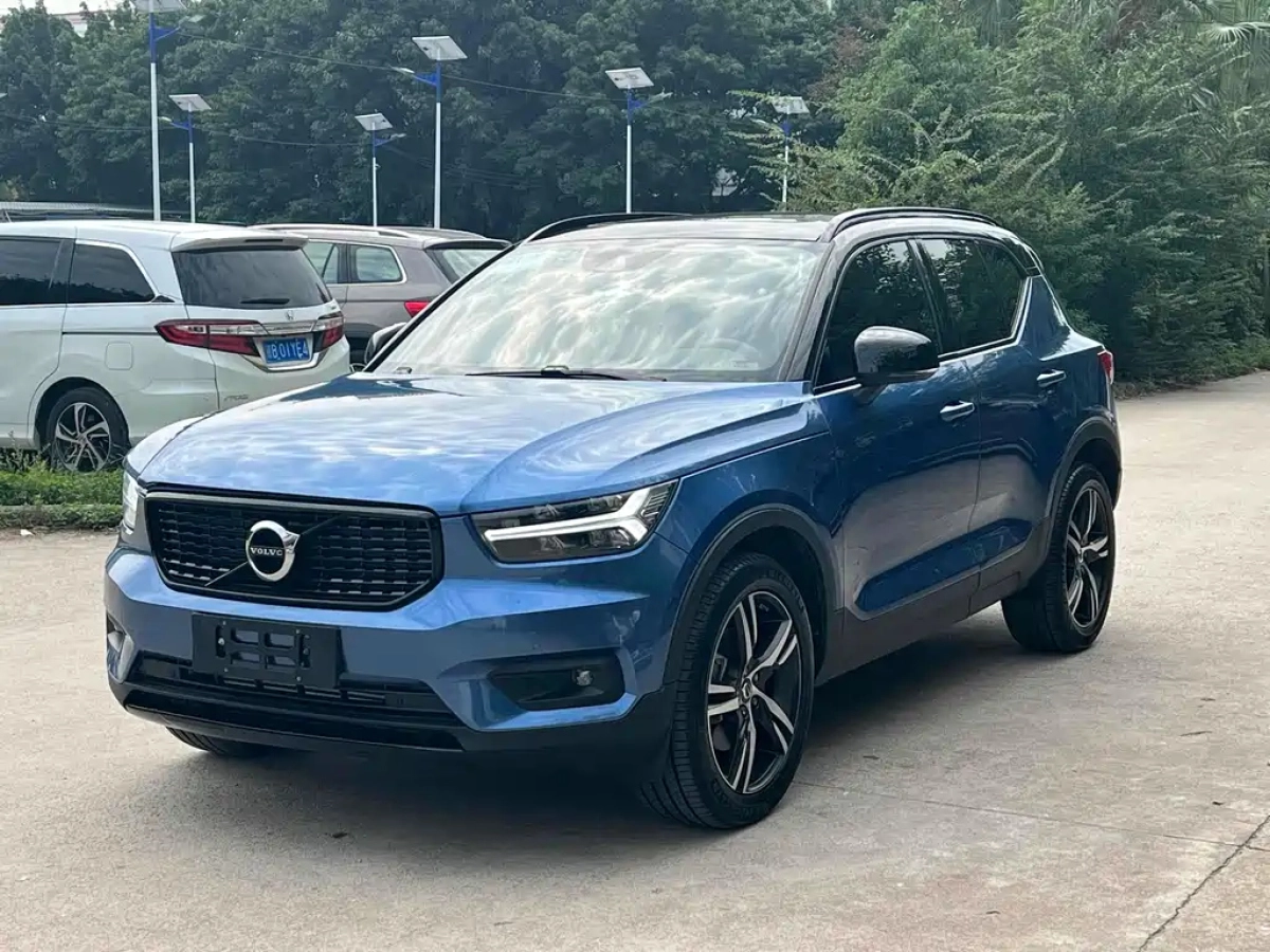 VOLVO XC40  2021