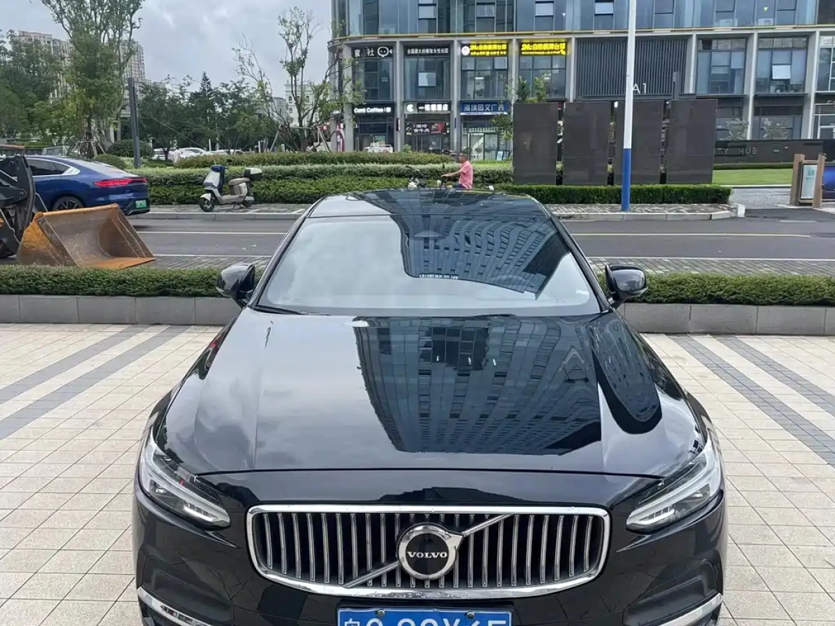 VOLVO S90  2023