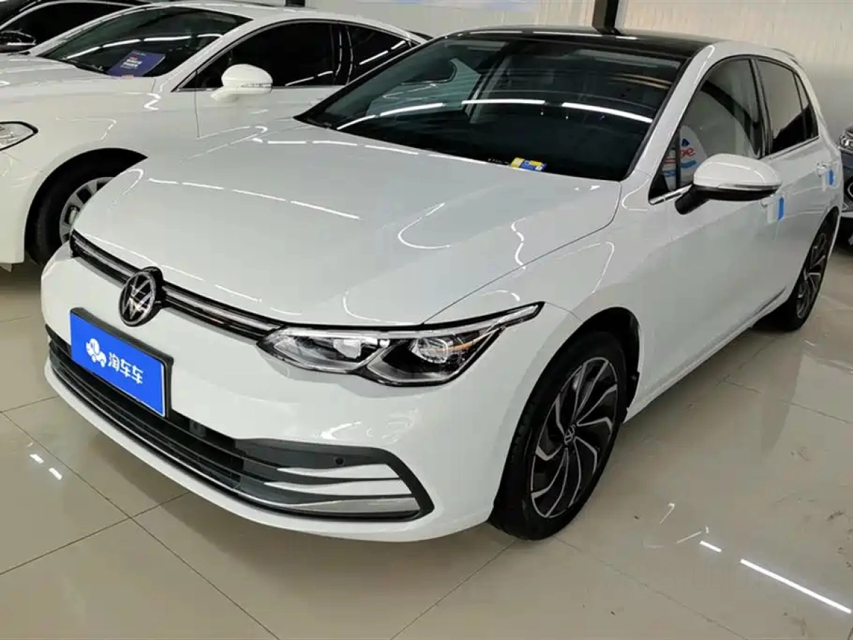 VOLKSWAGEN GOLF  2023