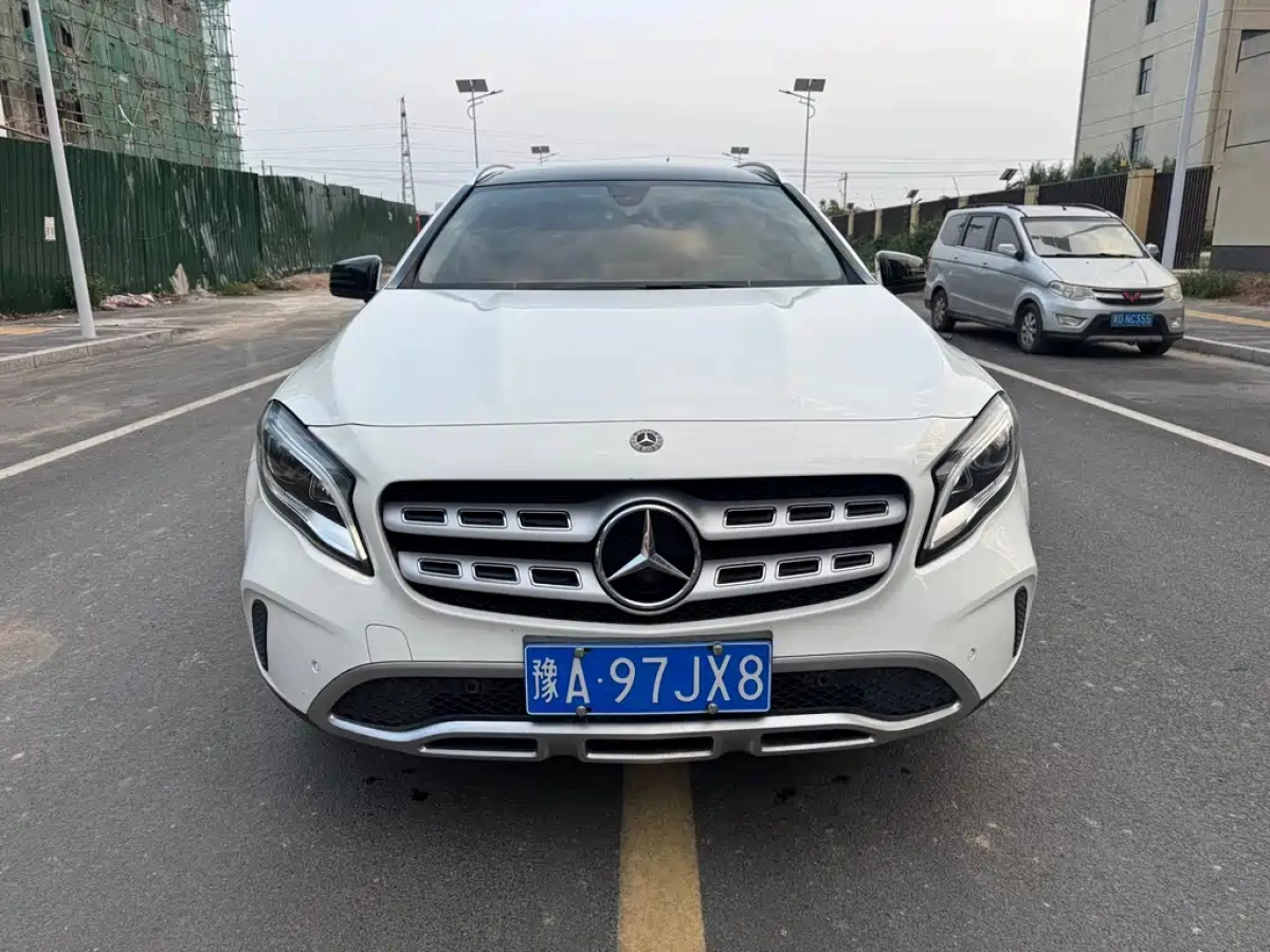 MERCEDES BENZ GLA