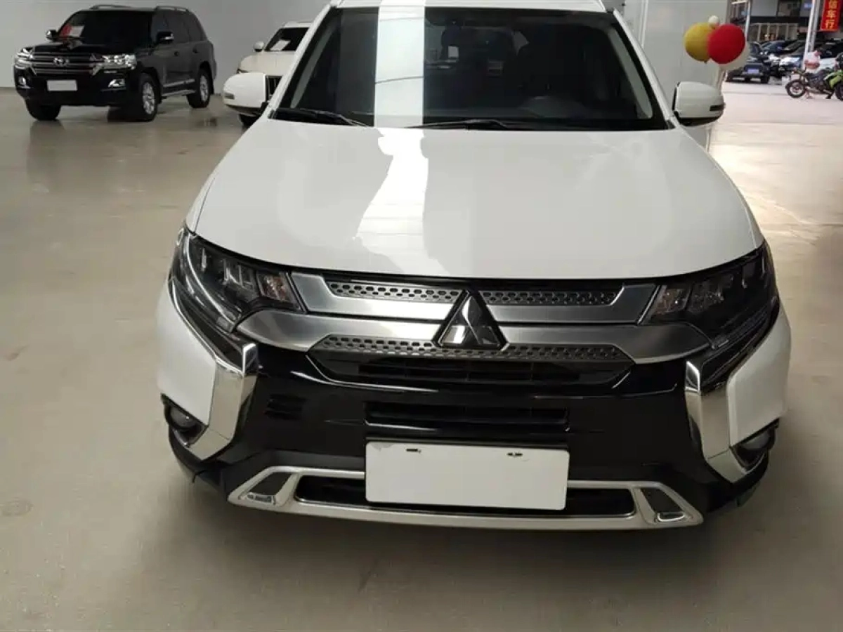 MITSUBISHI OUTLANDER
