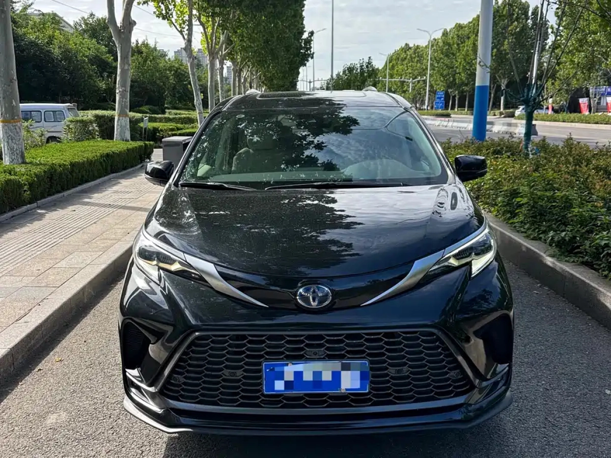 TOYOTA GRANVIA  2023