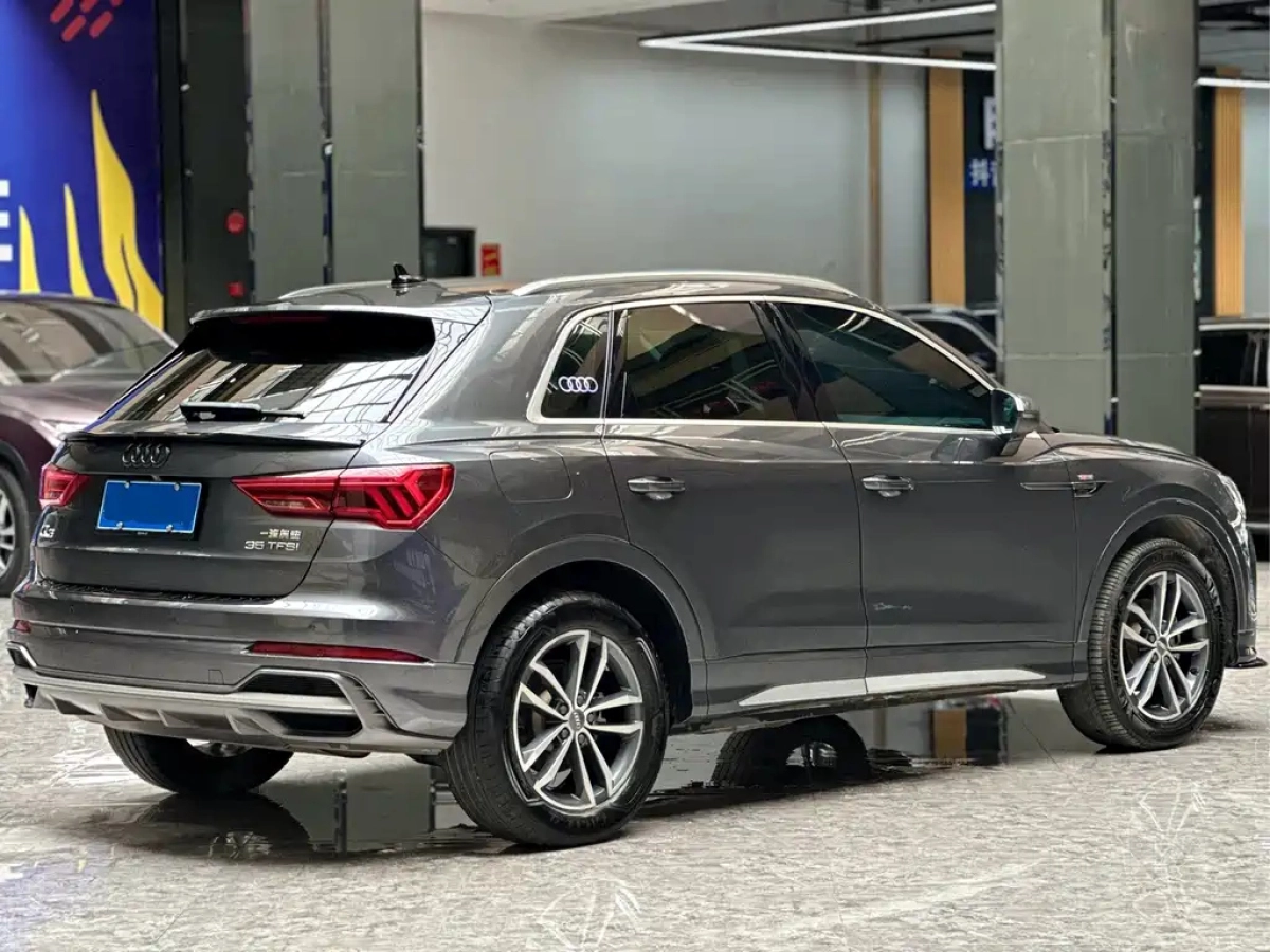 AUDI Q3