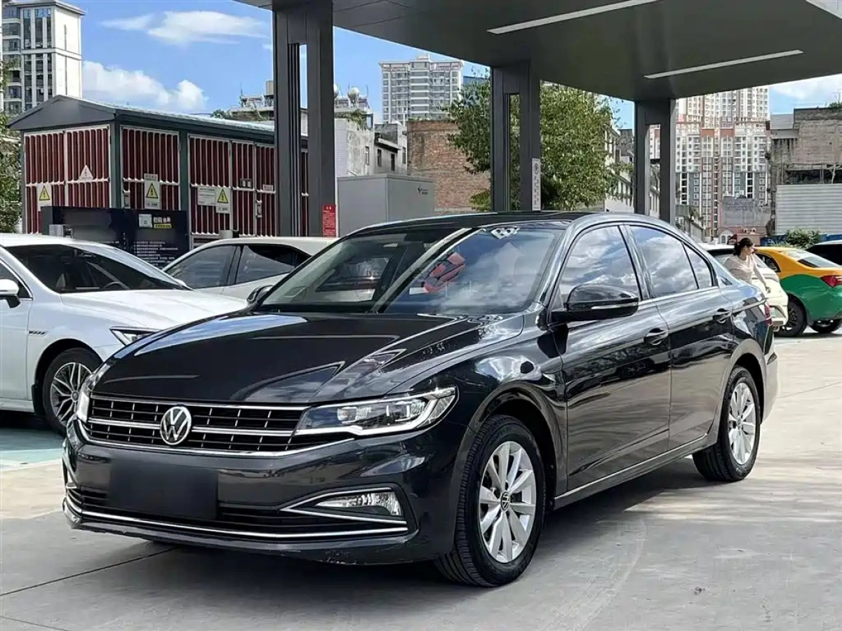 VOLKSWAGEN BORA  2022