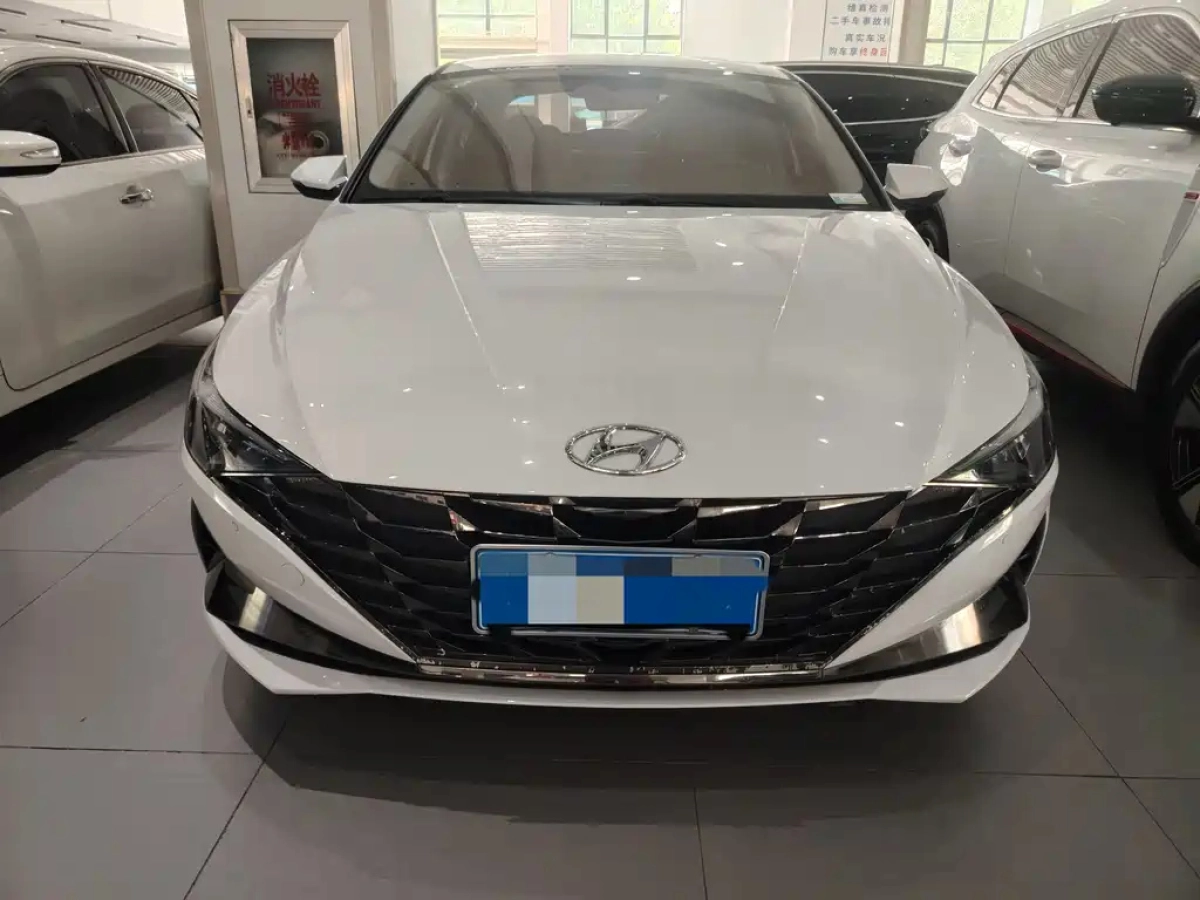 HYUNDAI ELANTRA