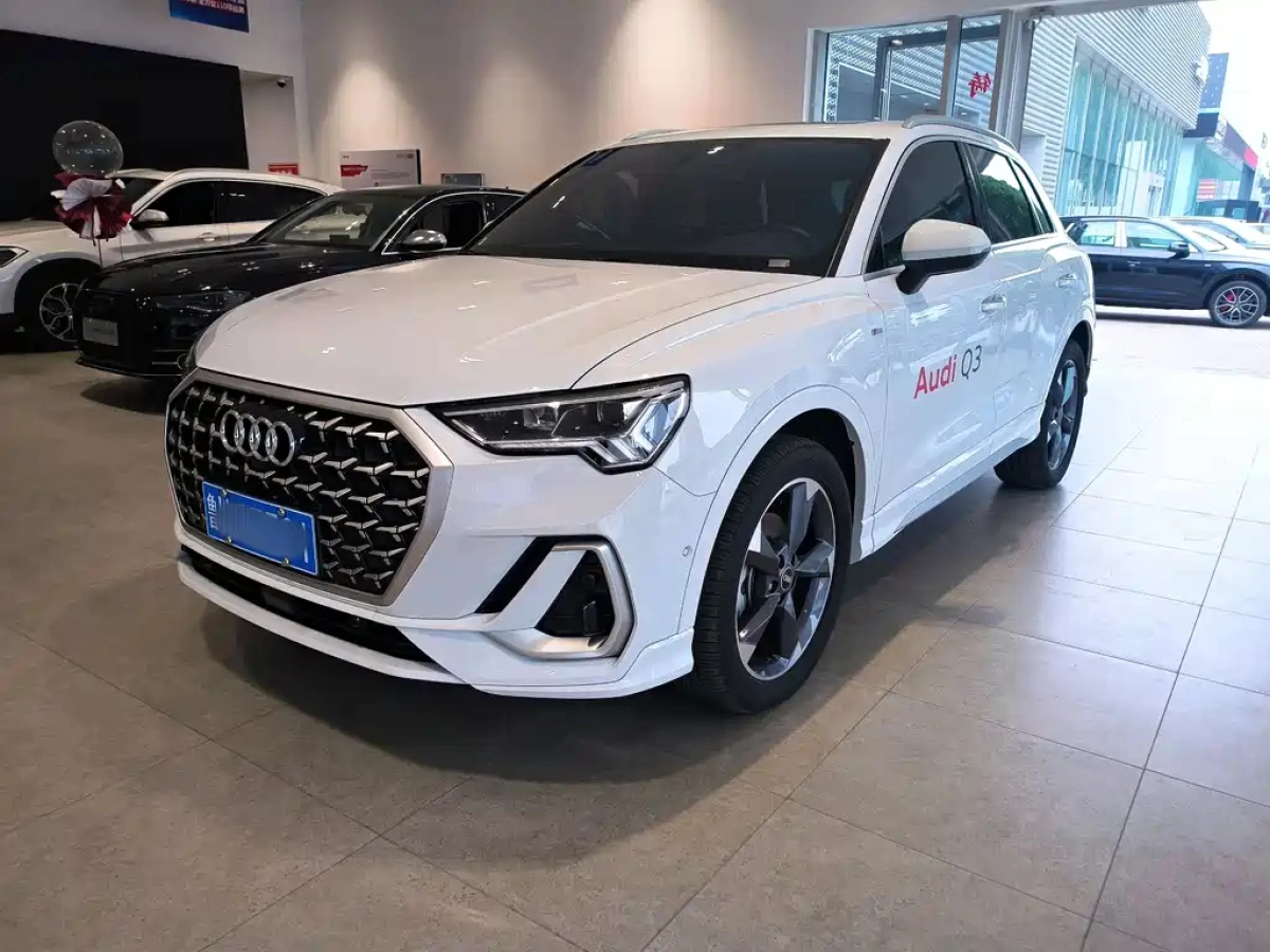 AUDI Q3  2024