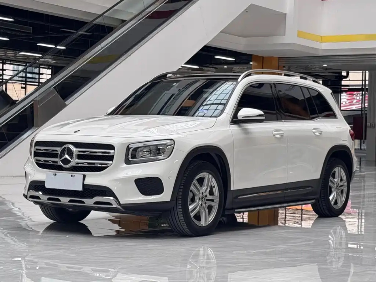 MERCEDES BENZ GLB  2021