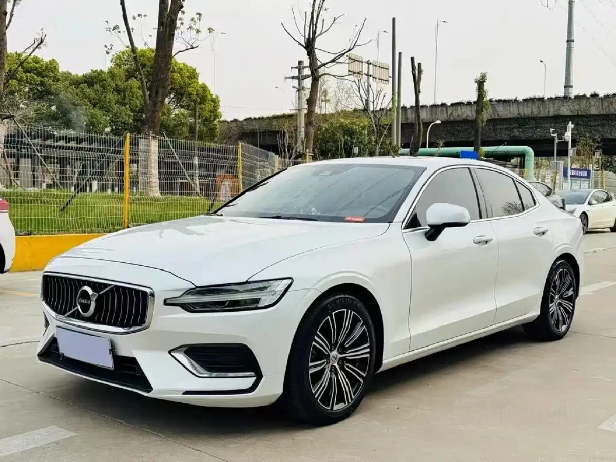 VOLVO S60  2021