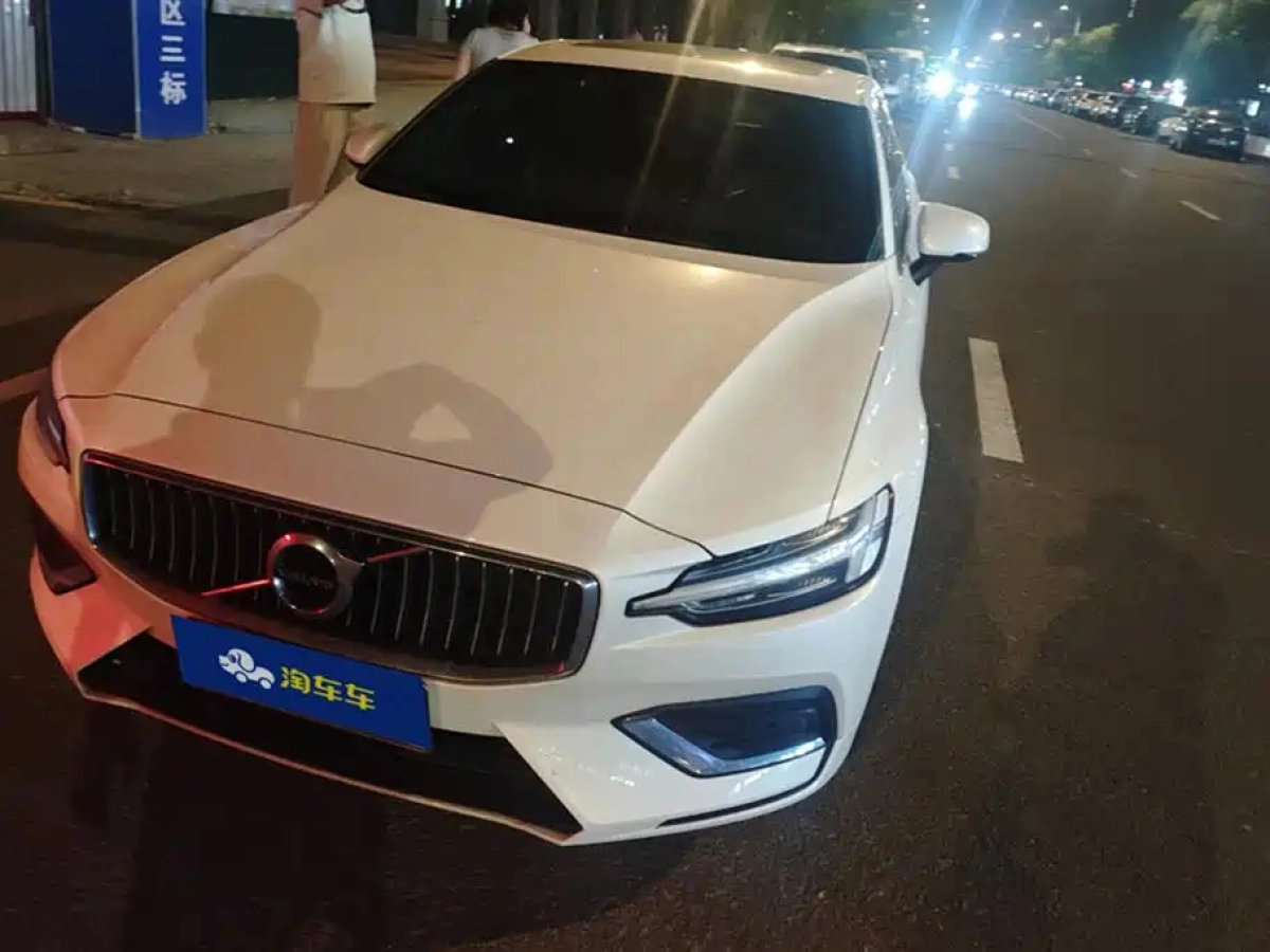 VOLVO S60  2022