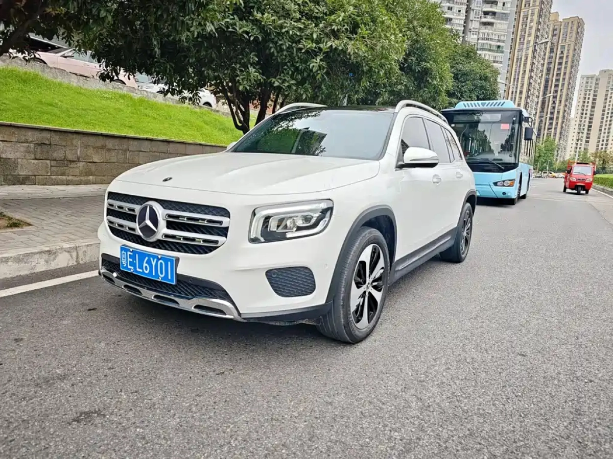 MERCEDES BENZ GLB  2021