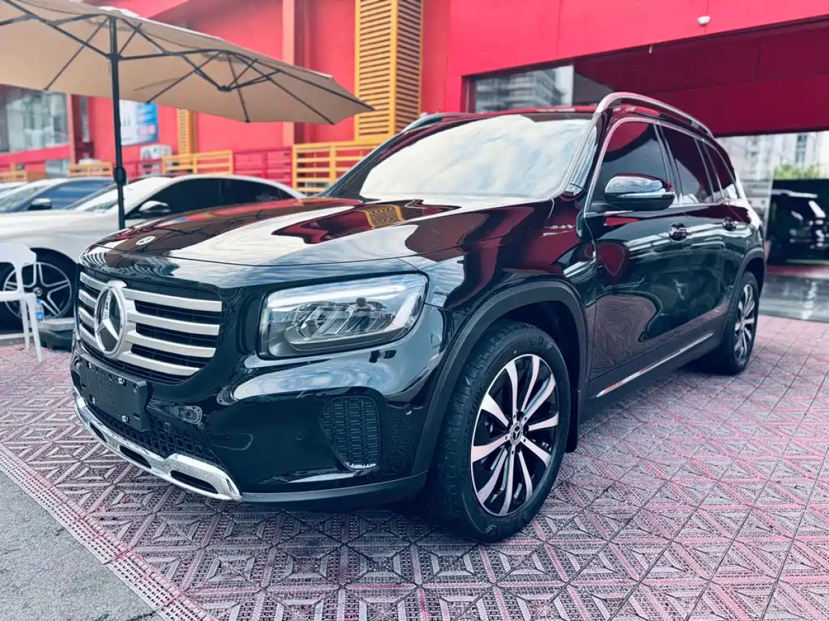 MERCEDES BENZ GLB  2024
