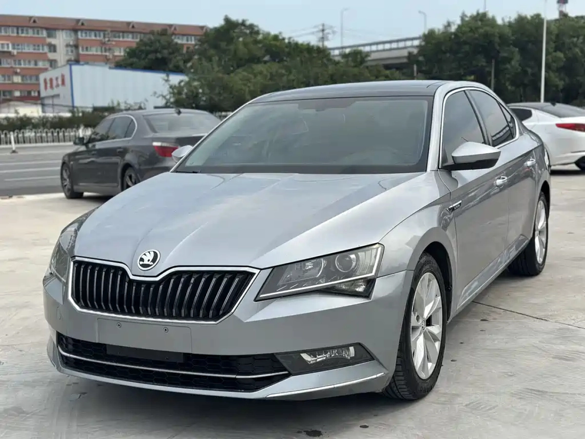 SKODA SUPERB  2018