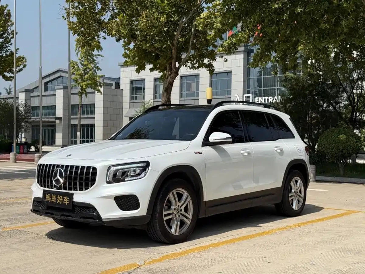 MERCEDES BENZ GLB  2023