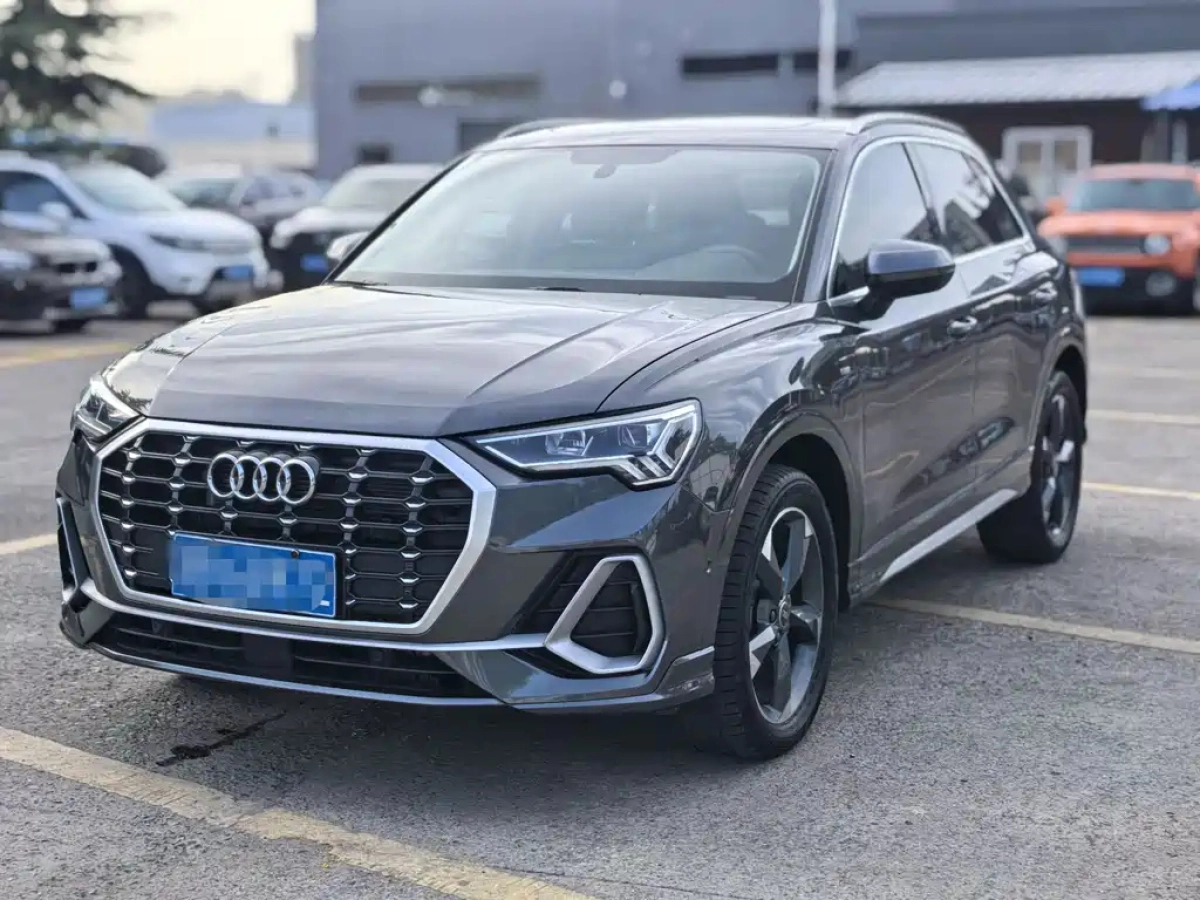AUDI Q3  2021