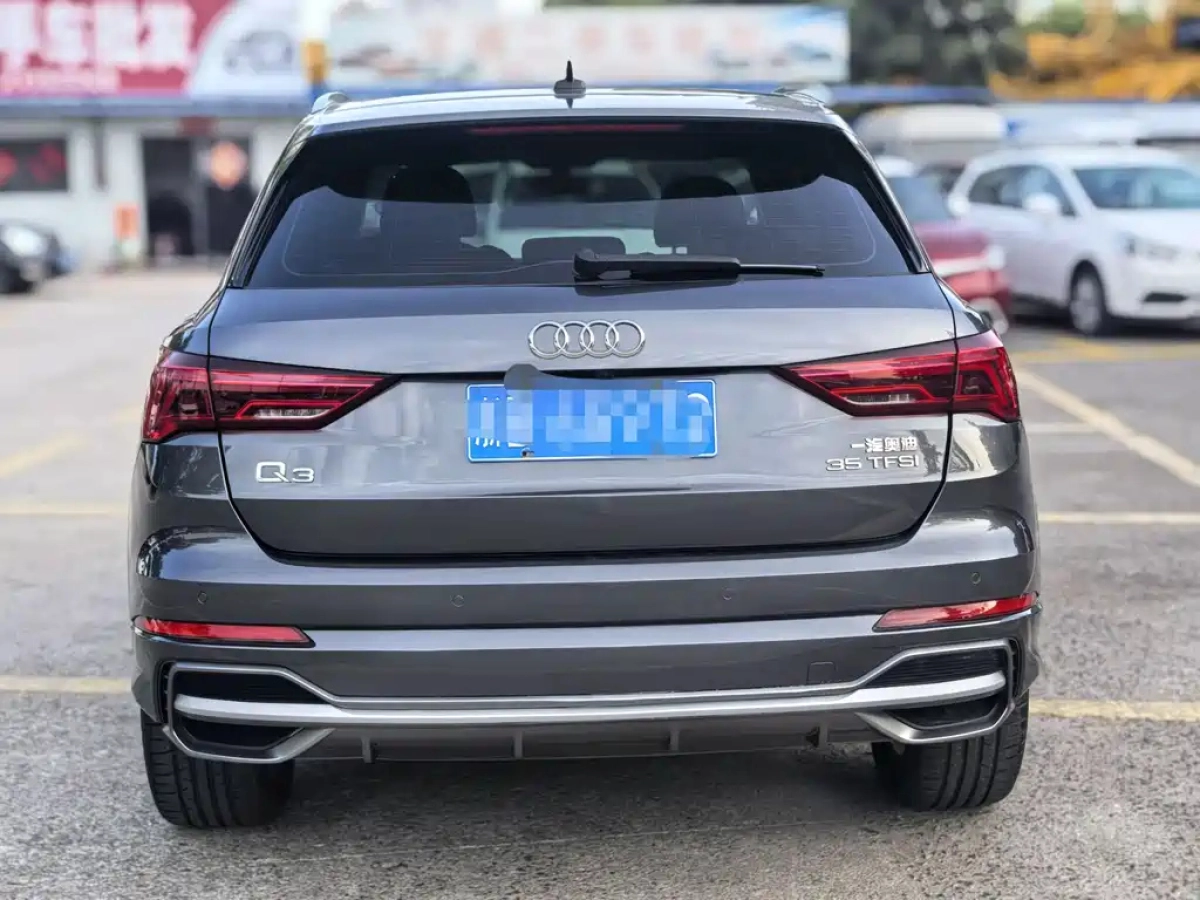 AUDI Q3