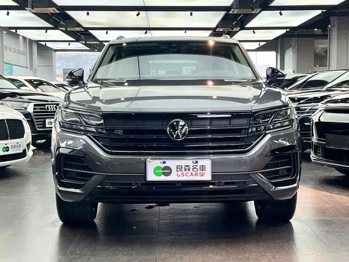 VOLKSWAGEN TOUAREG