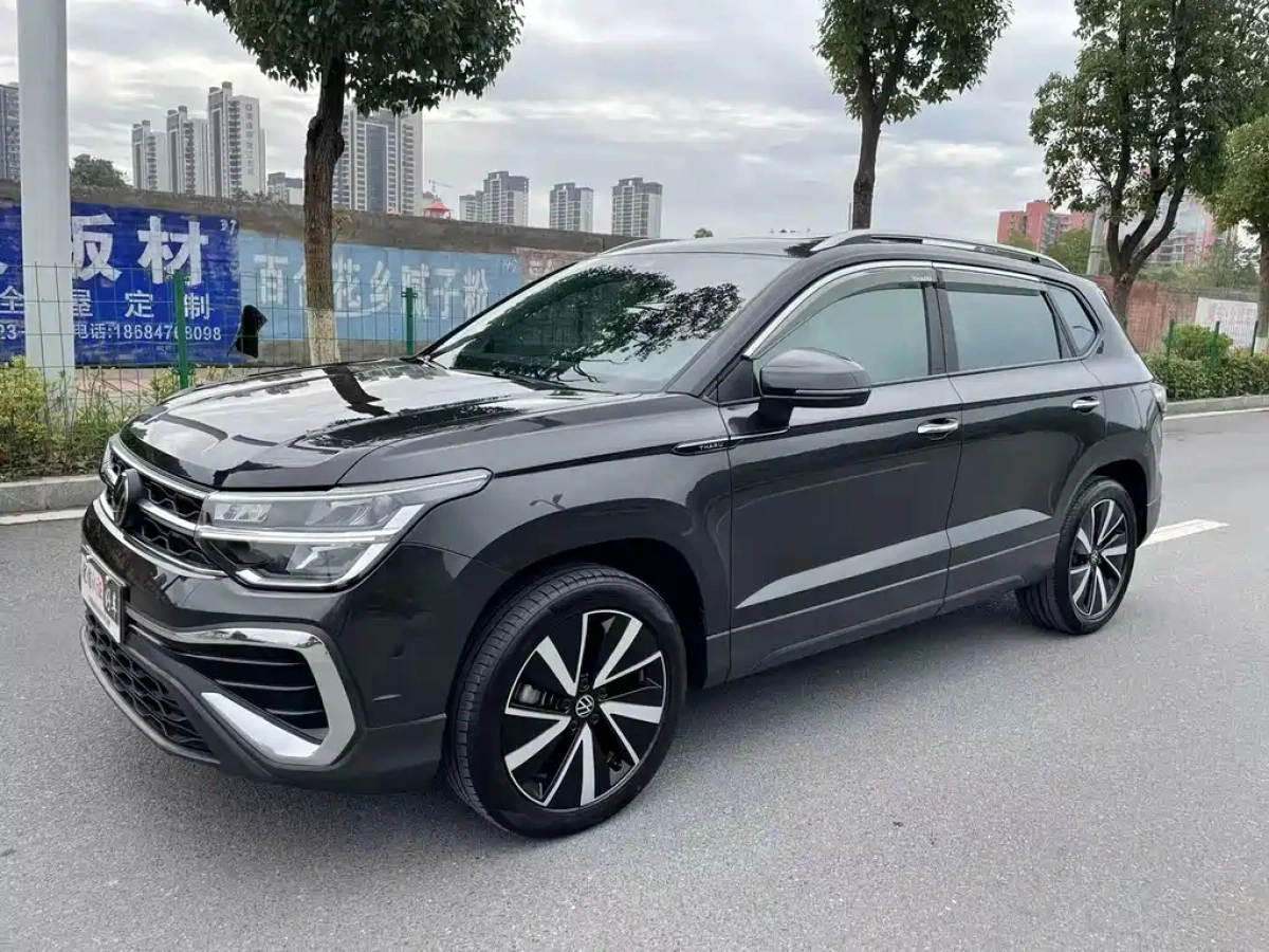 VOLKSWAGEN THARU  2024