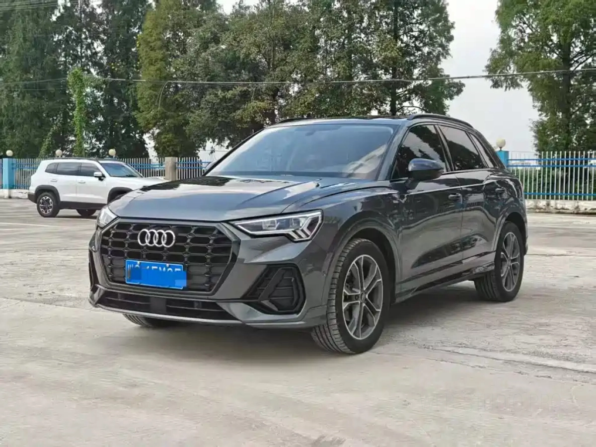 AUDI Q3  2023