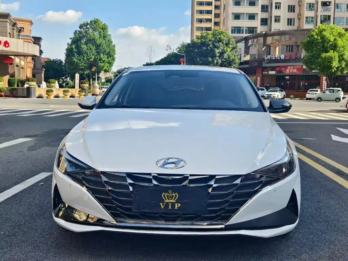 HYUNDAI ELANTRA