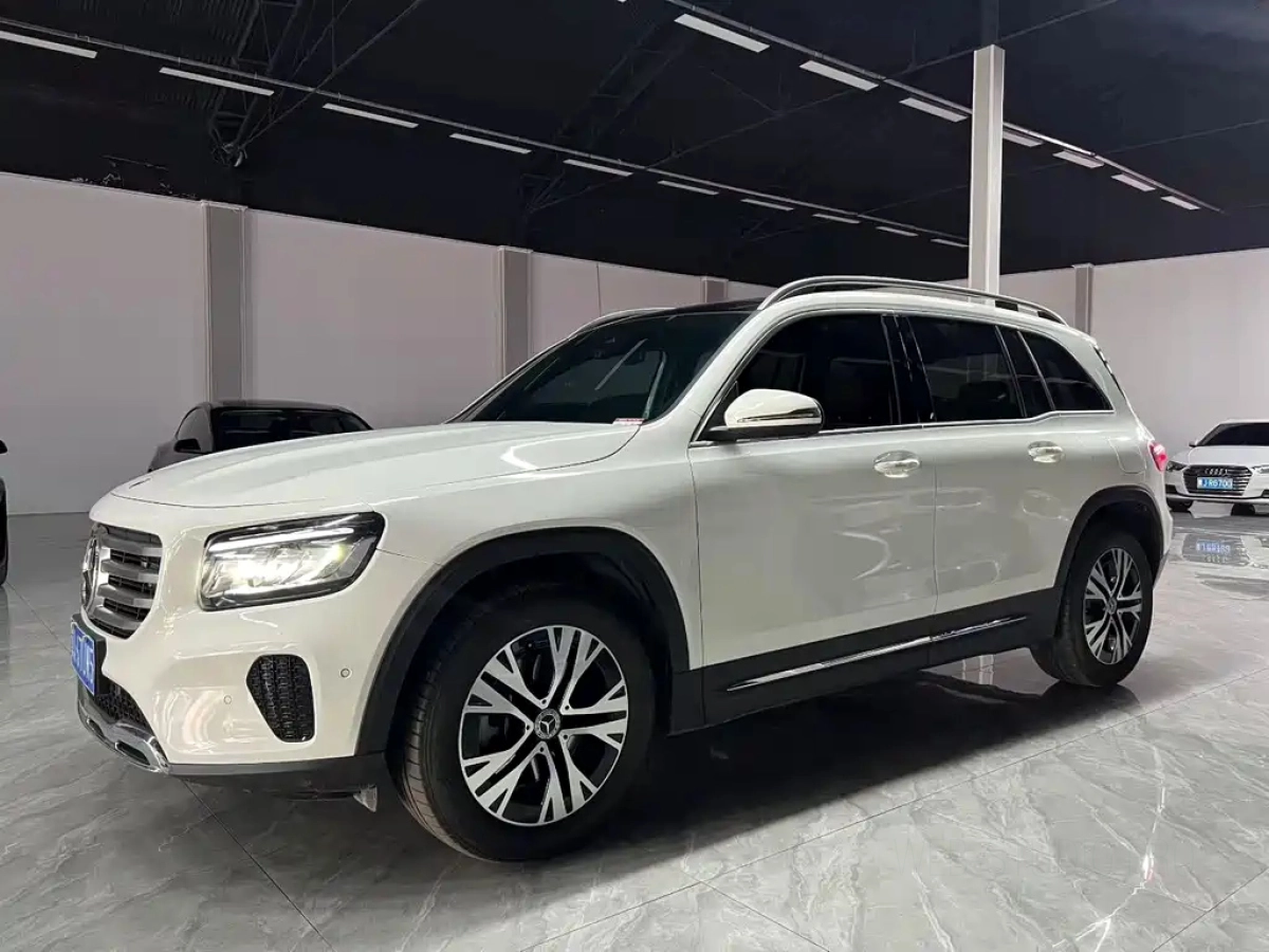 MERCEDES BENZ GLB  2023