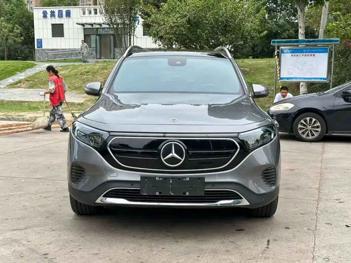 MERCEDES BENZ EQB