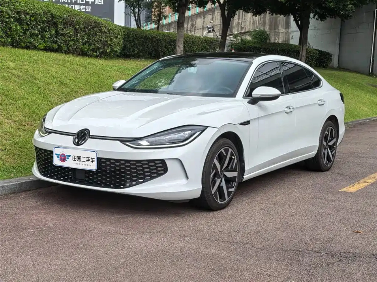 VOLKSWAGEN LAMANDO  2024