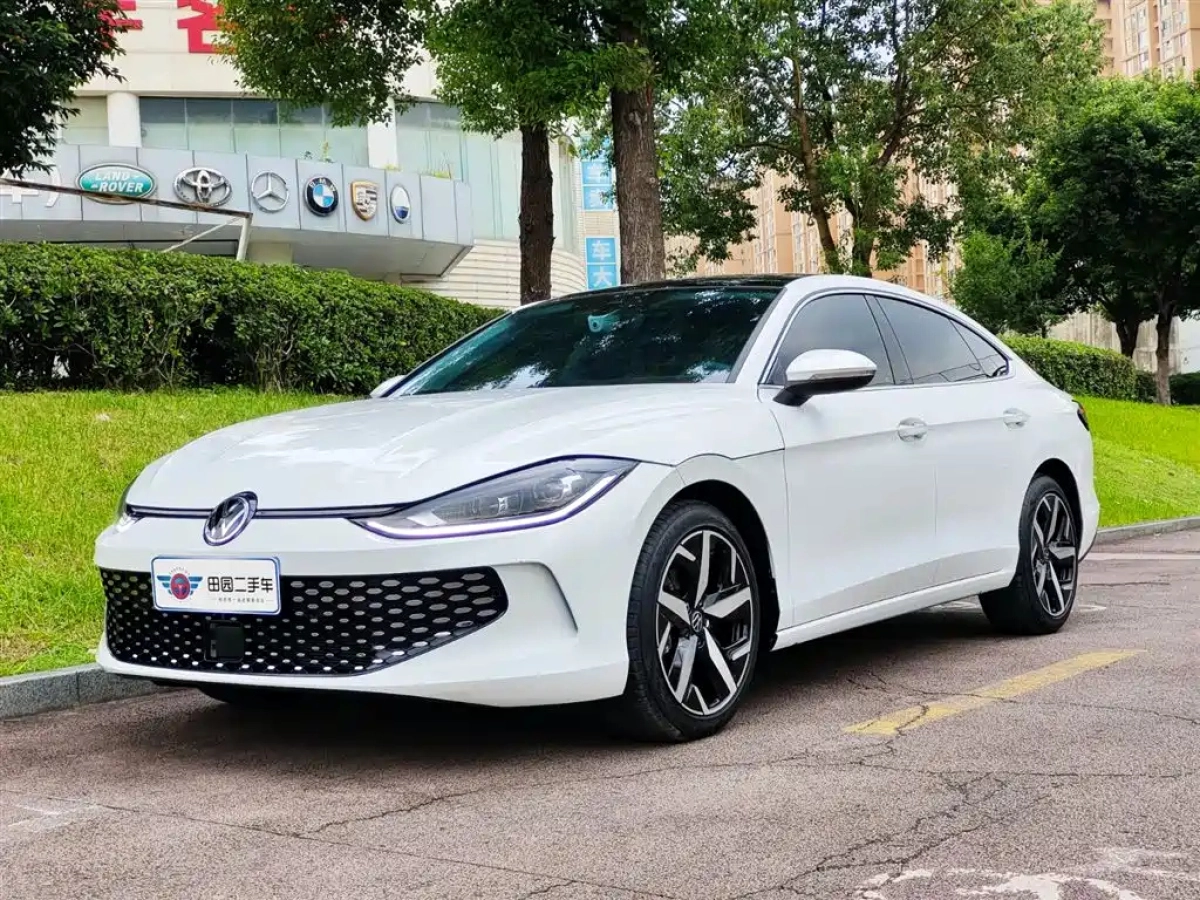 VOLKSWAGEN LAMANDO  2025