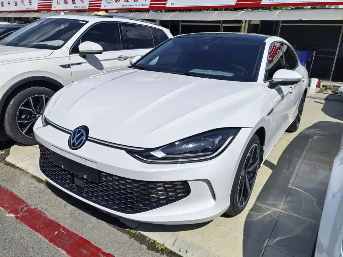 VOLKSWAGEN LAMANDO  2024