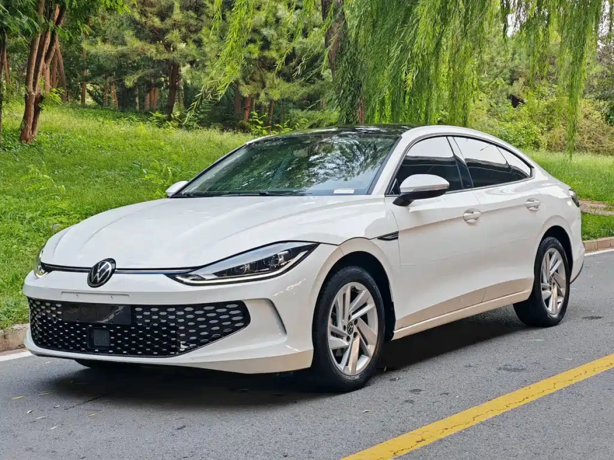 VOLKSWAGEN LAMANDO  2022
