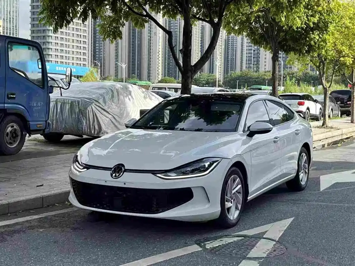 VOLKSWAGEN LAMANDO  2022