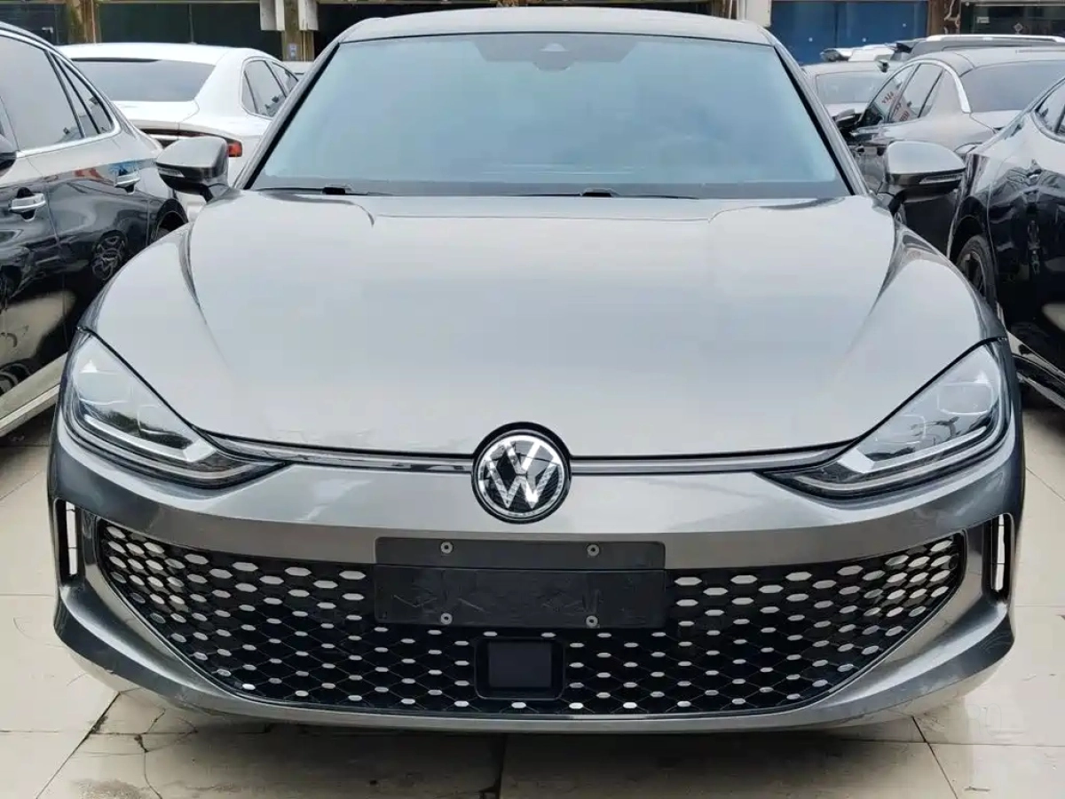VOLKSWAGEN LAMANDO  2023