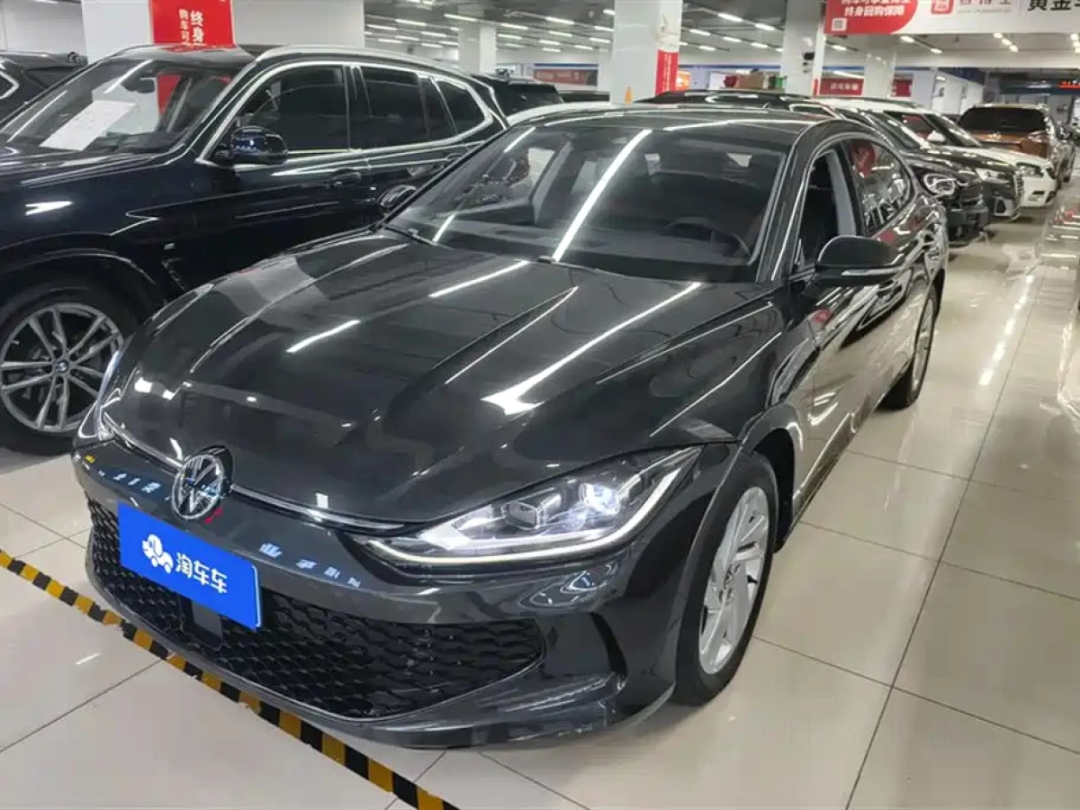 VOLKSWAGEN LAMANDO  2022